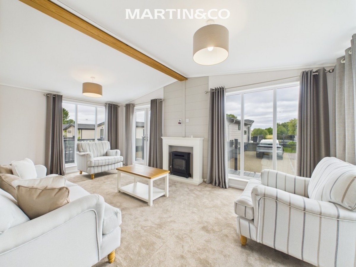 Thames Retreat, Chertsey Lane