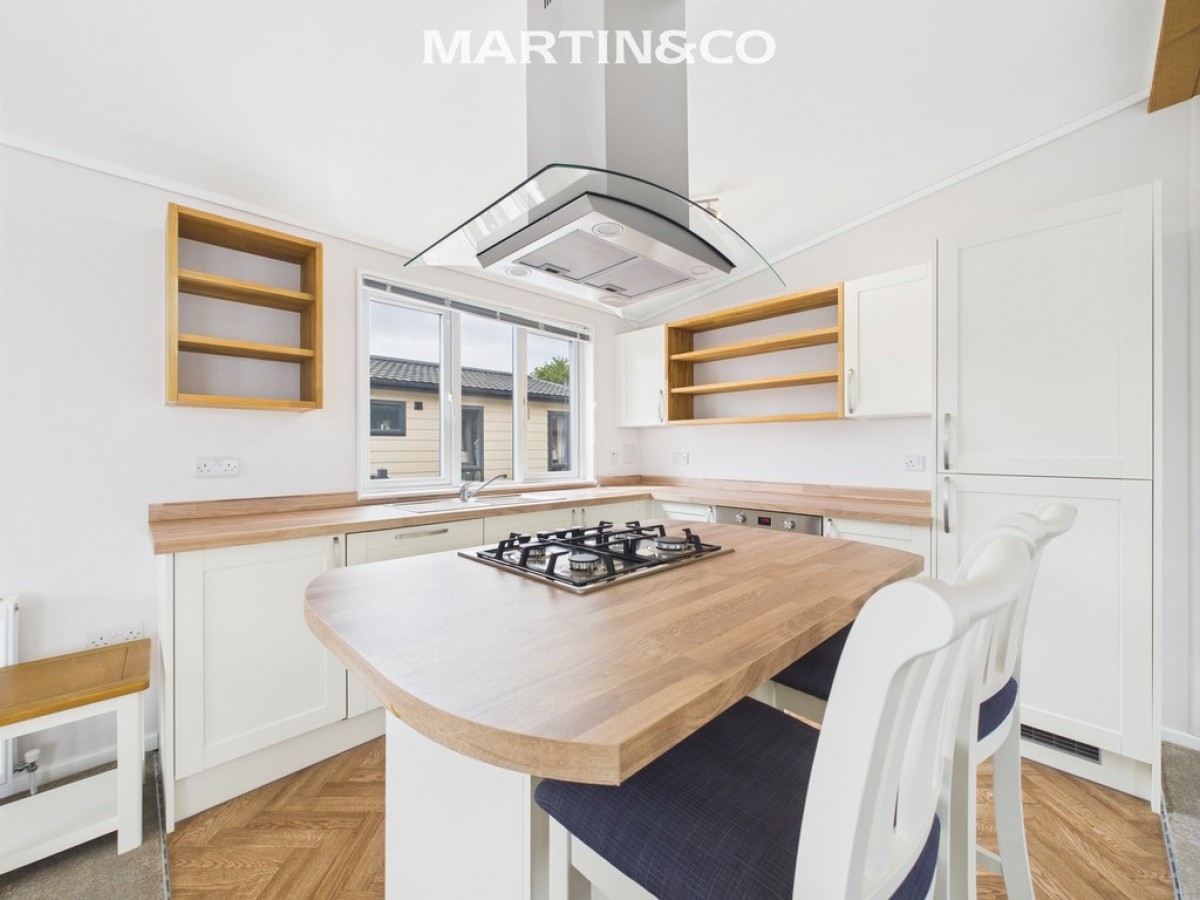 Thames Retreat, Chertsey Lane