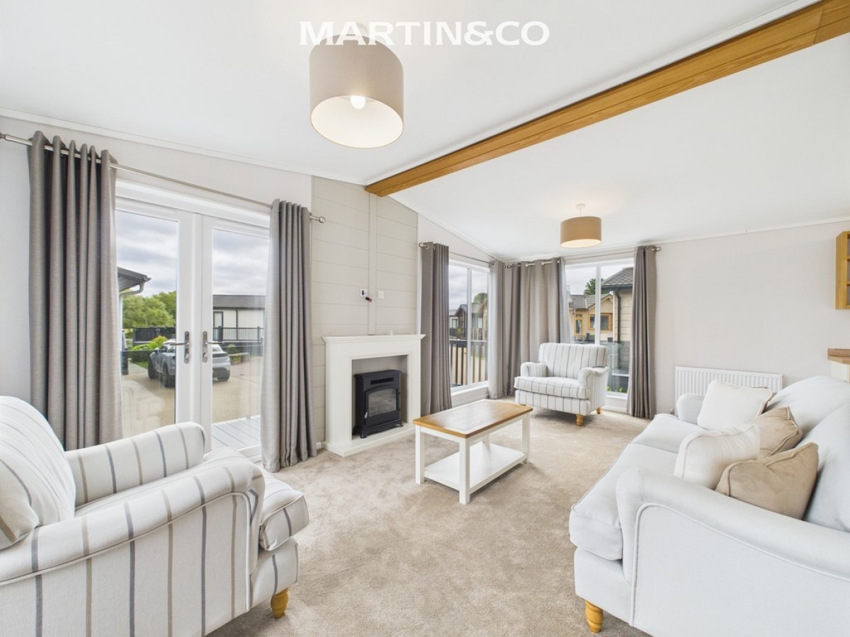 Thames Retreat, Chertsey Lane