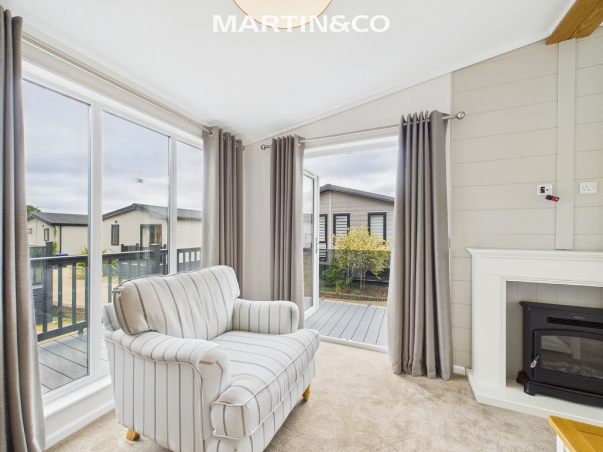 Thames Retreat, Chertsey Lane