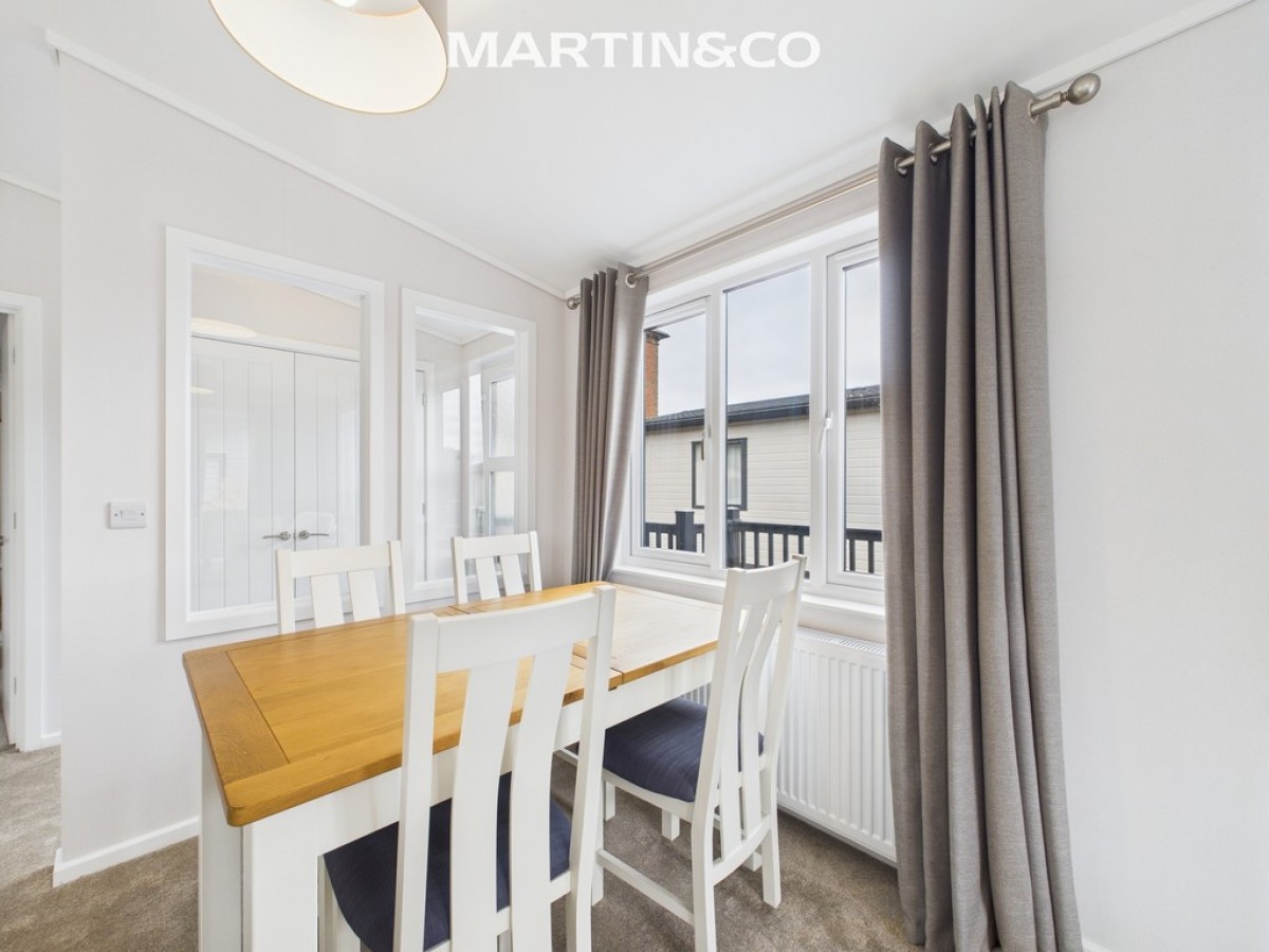 Thames Retreat, Chertsey Lane