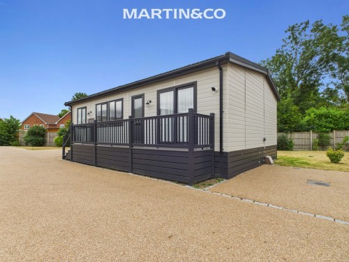Thames Retreat, Chertsey Lane