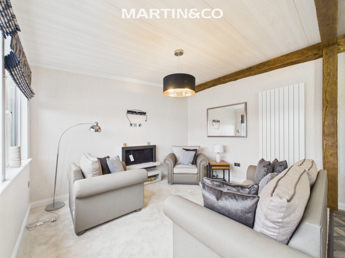 Thames Retreat, Chertsey Lane