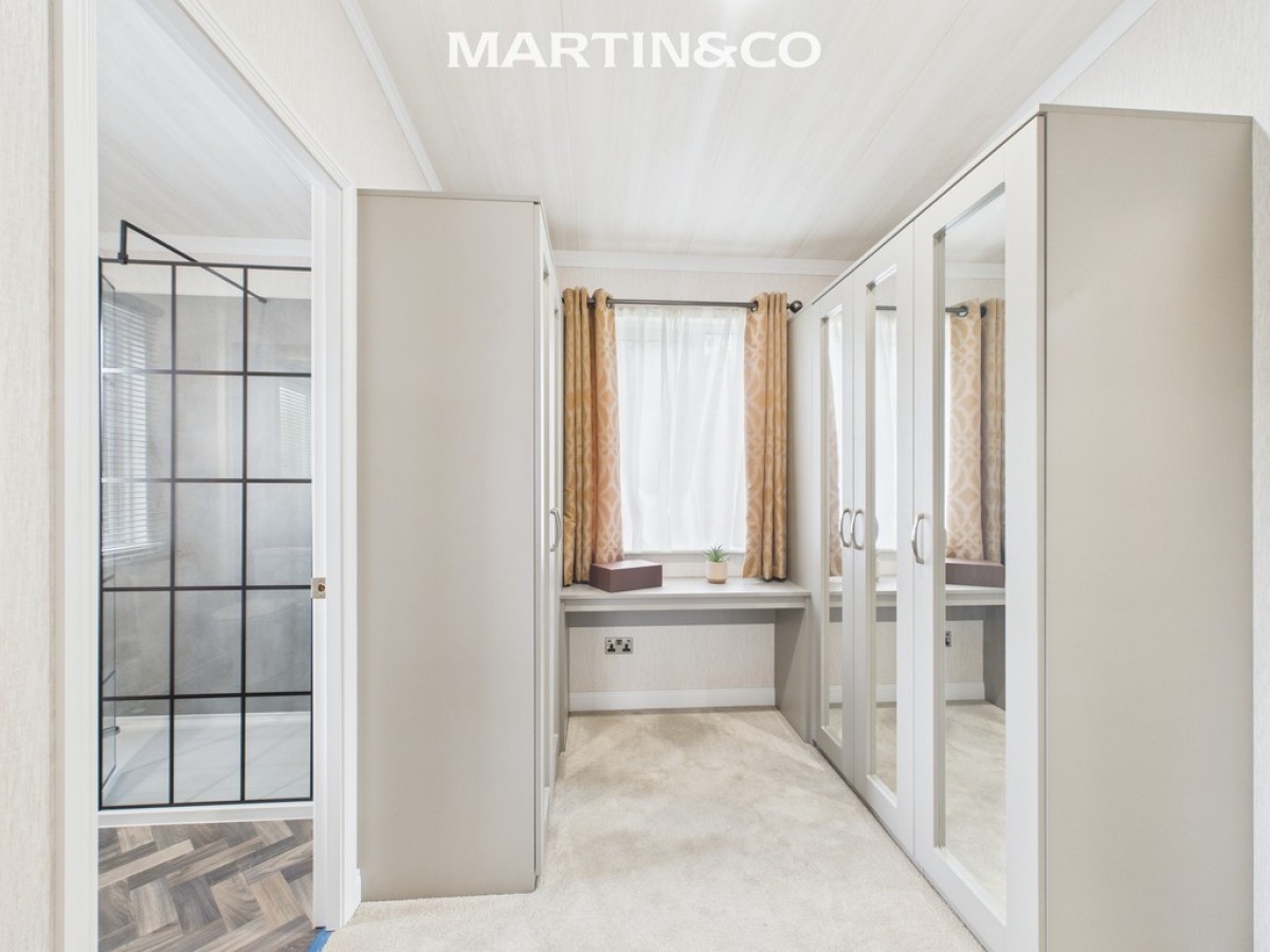 Thames Retreat, Chertsey Lane