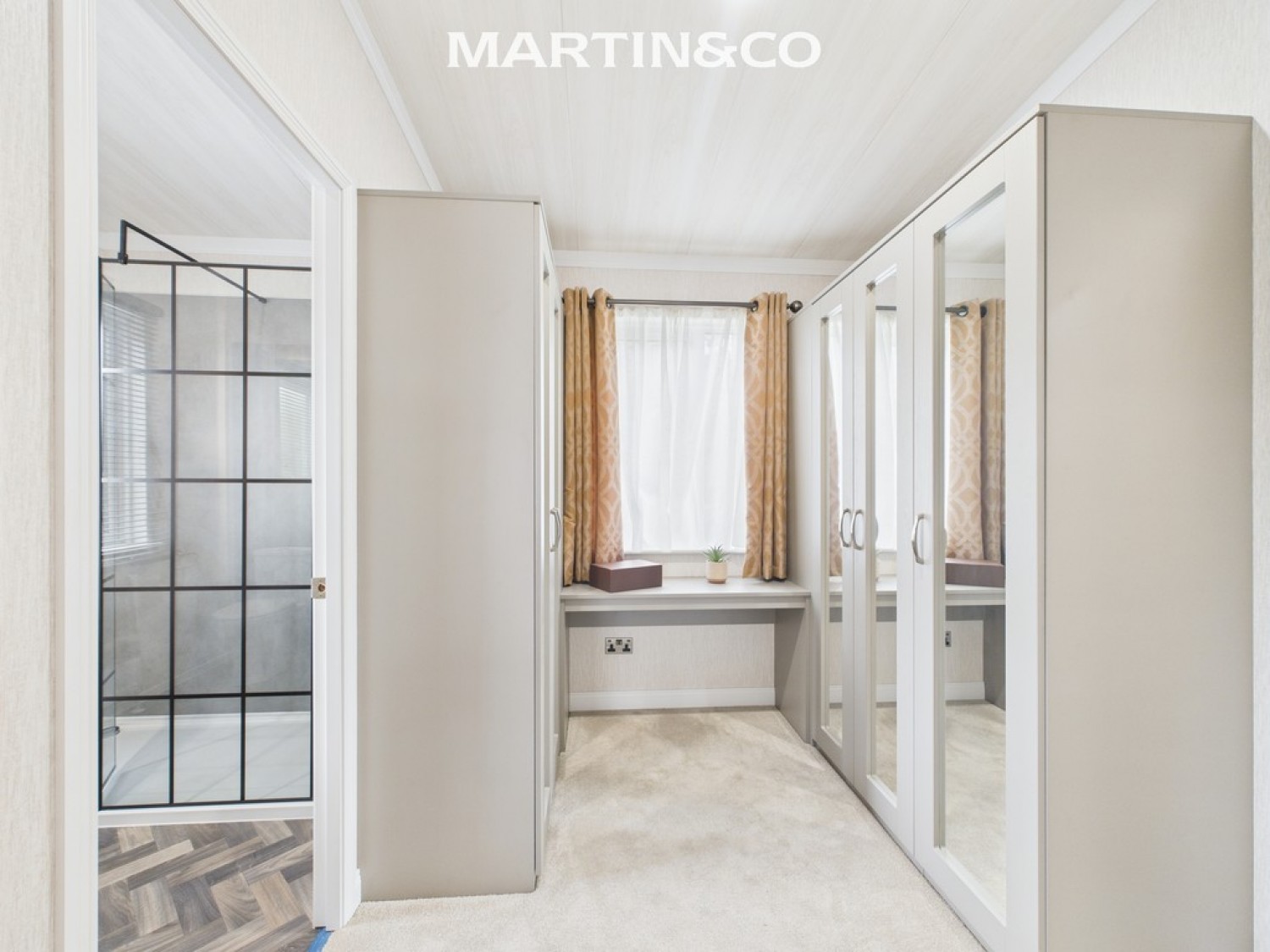 Thames Retreat, Chertsey Lane