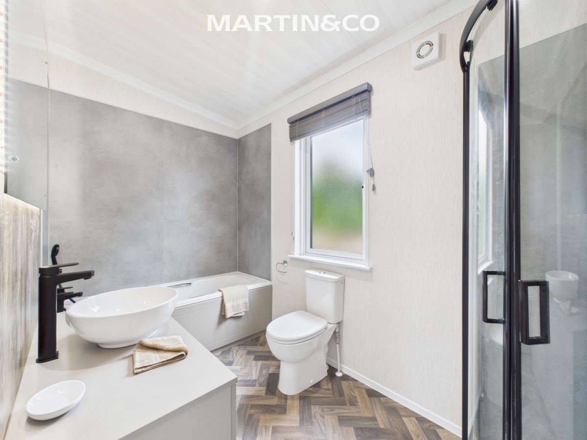 Thames Retreat, Chertsey Lane