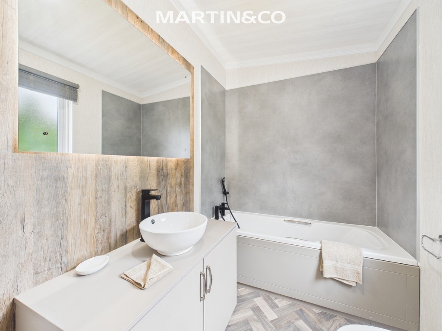 Thames Retreat, Chertsey Lane