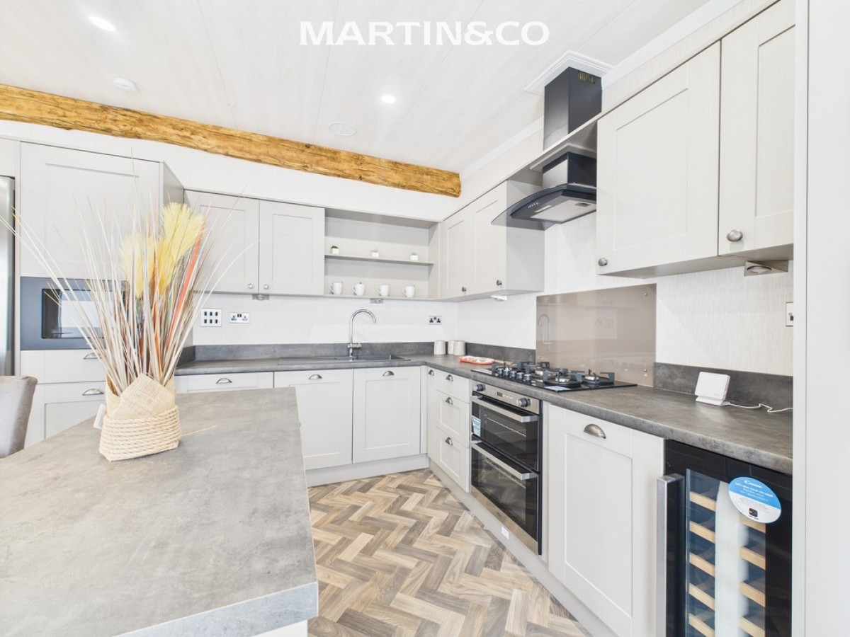 Thames Retreat, Chertsey Lane