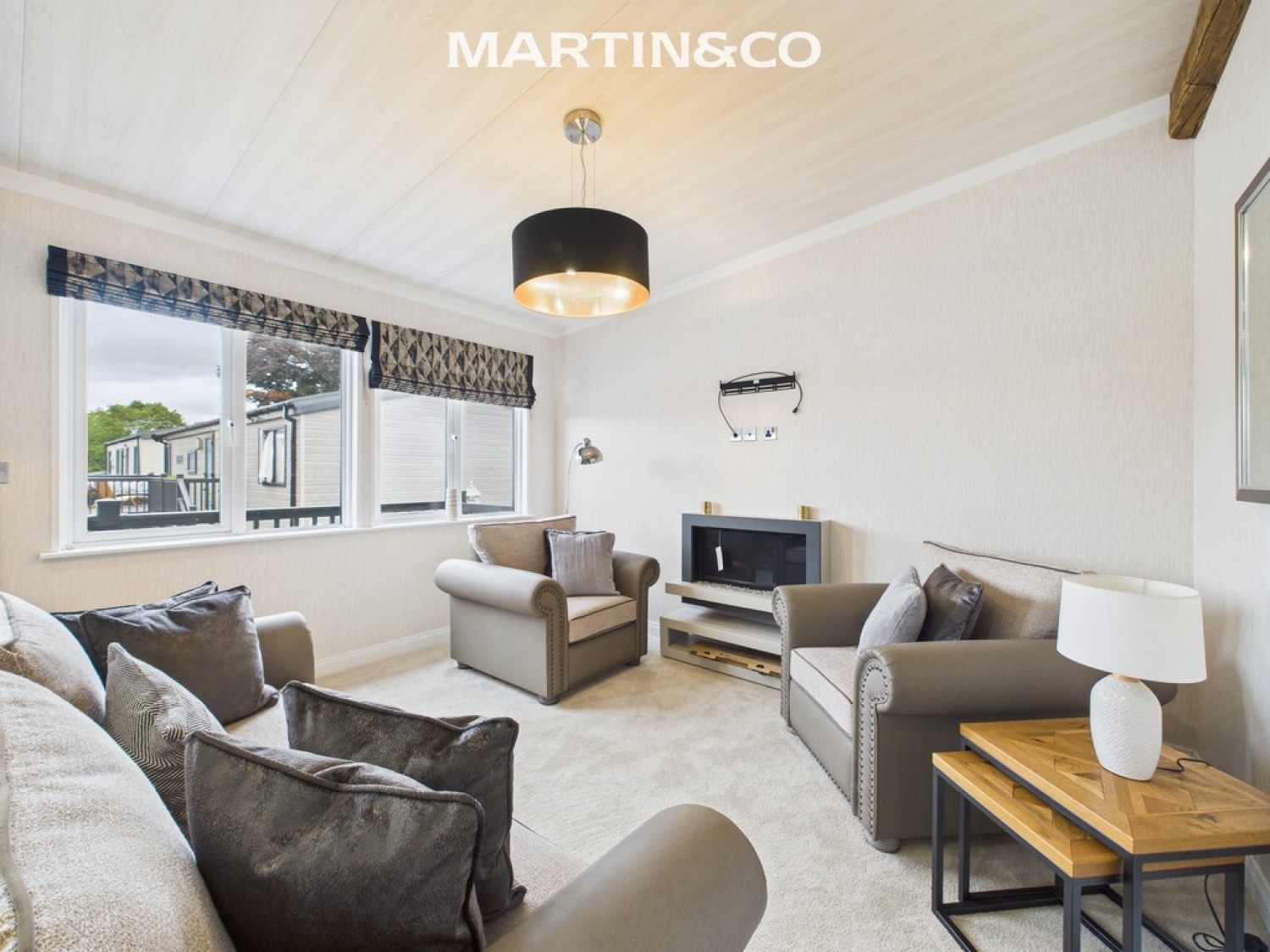 Thames Retreat, Chertsey Lane