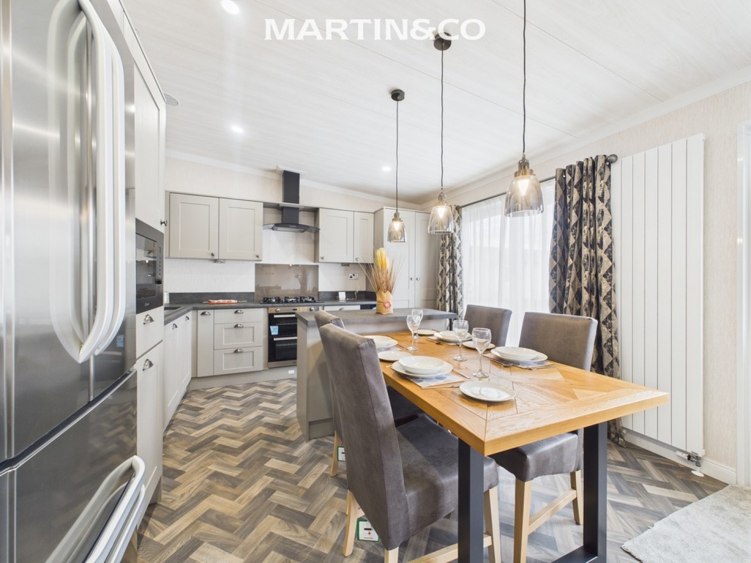 Thames Retreat, Chertsey Lane