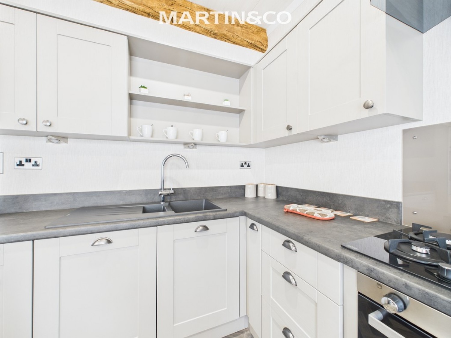 Thames Retreat, Chertsey Lane