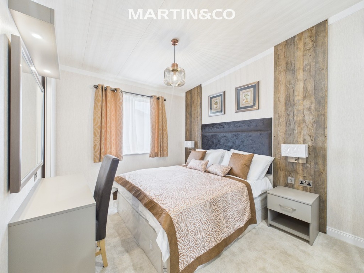 Thames Retreat, Chertsey Lane