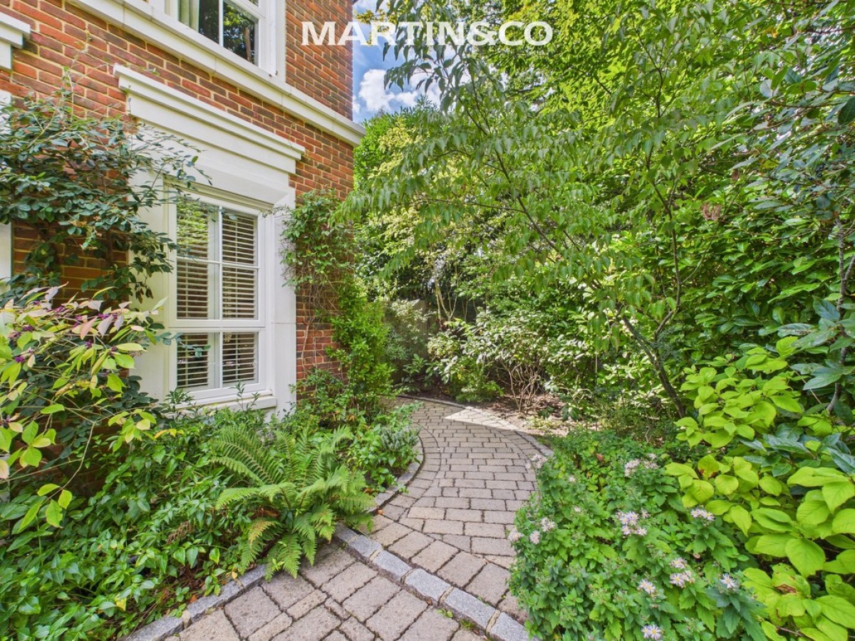 Queens Hill, Ascot