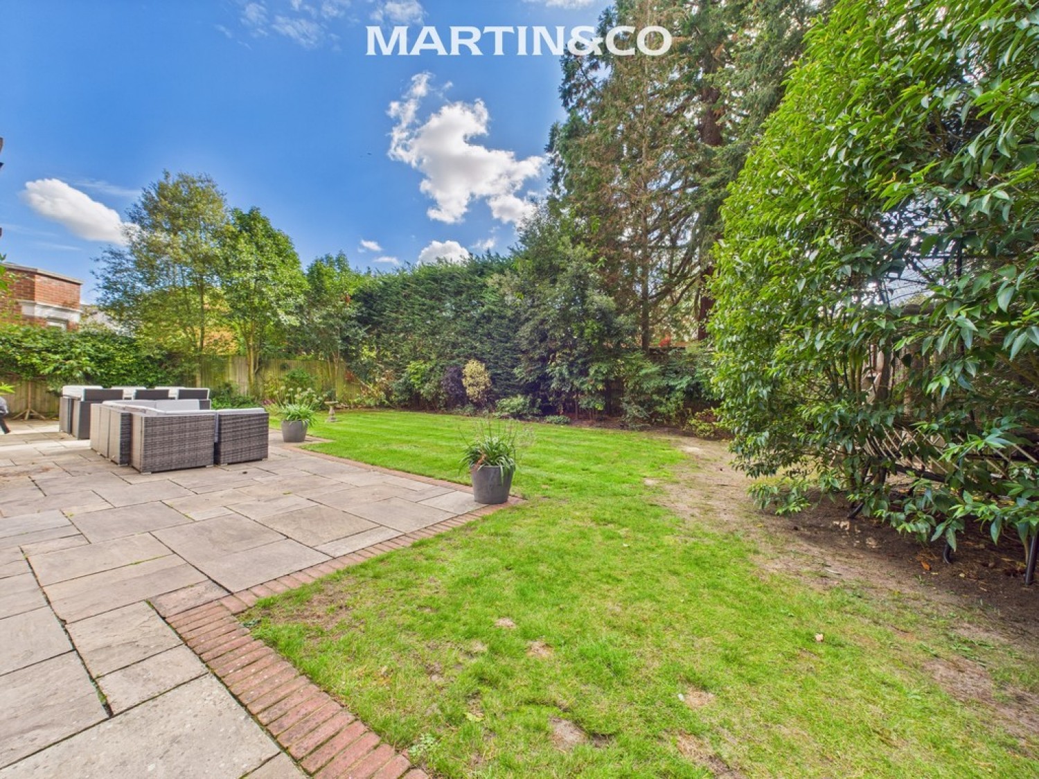 Queens Hill, Ascot