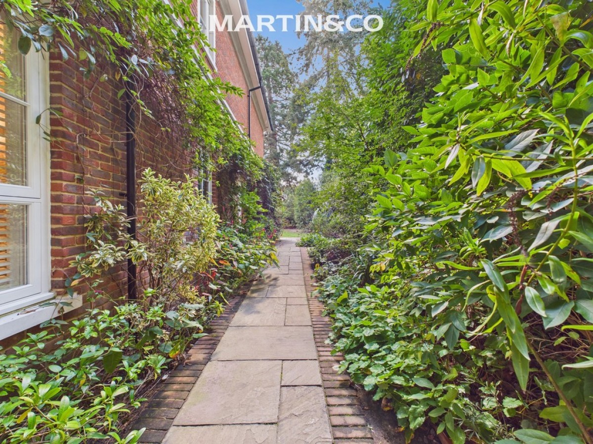 Queens Hill, Ascot