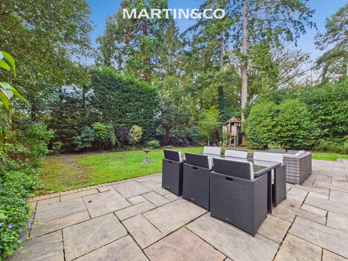 Queens Hill, Ascot