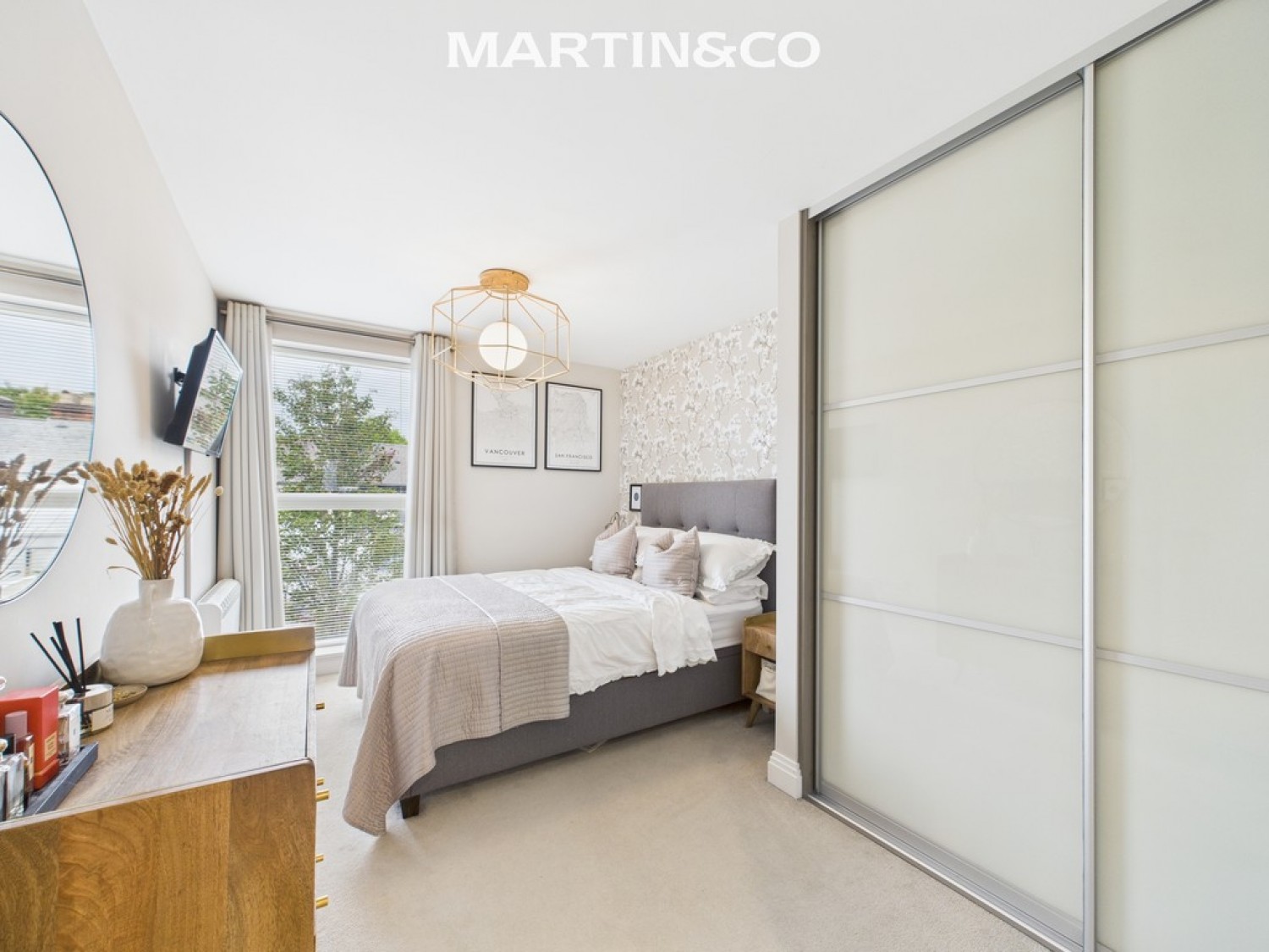 2 bedroom Flat for Sale High Street, Egham