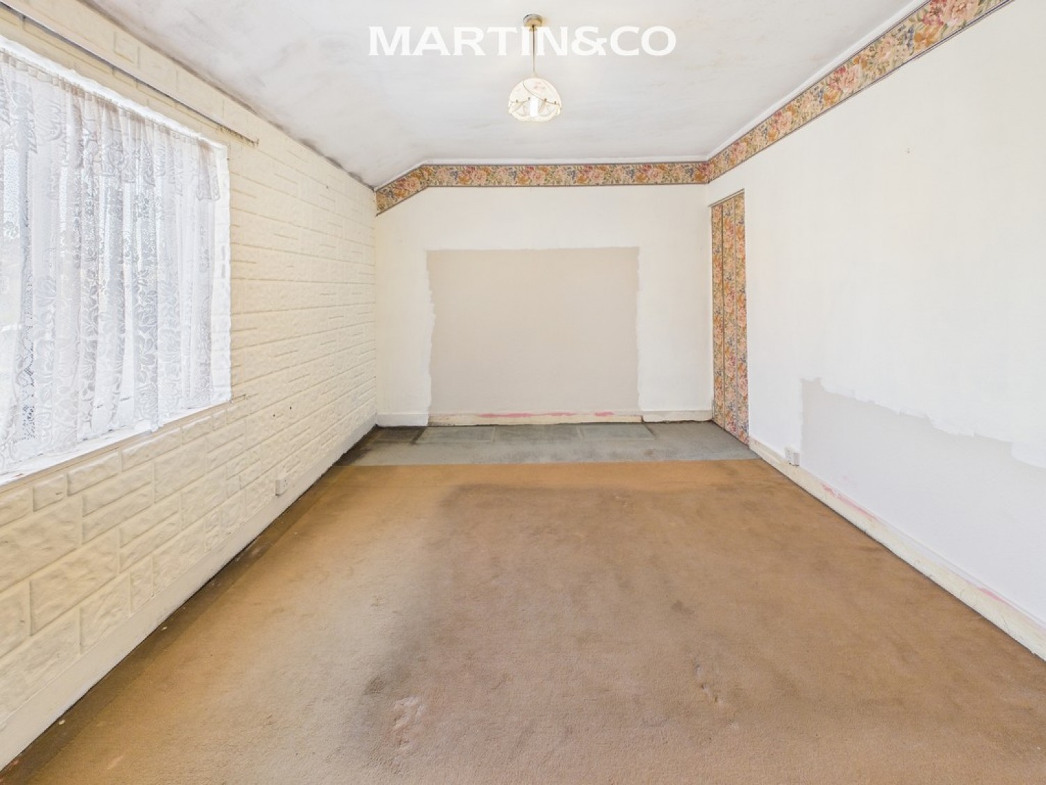 2 bedroom House for Sale North Street, Egham