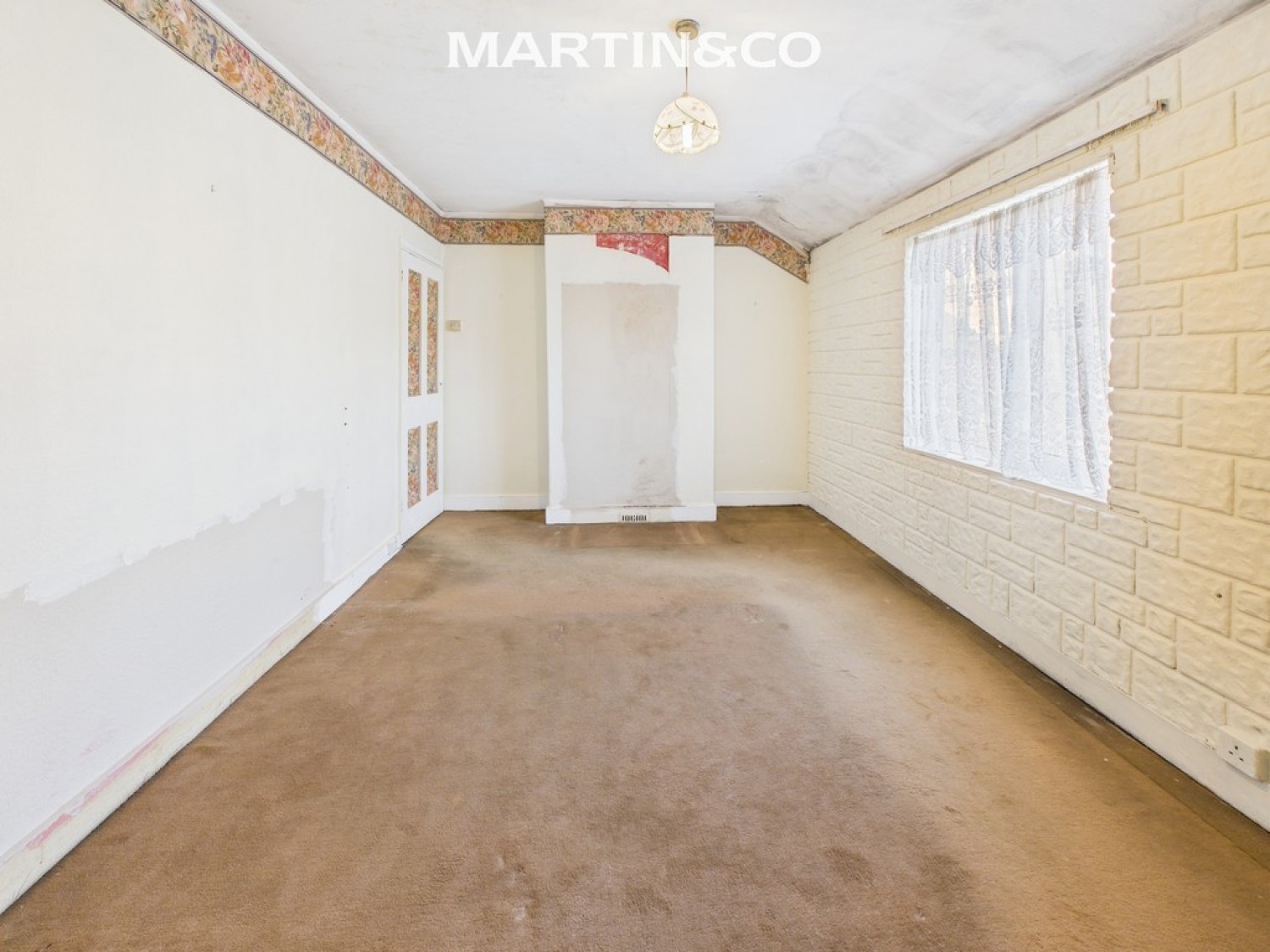 2 bedroom House for Sale North Street, Egham