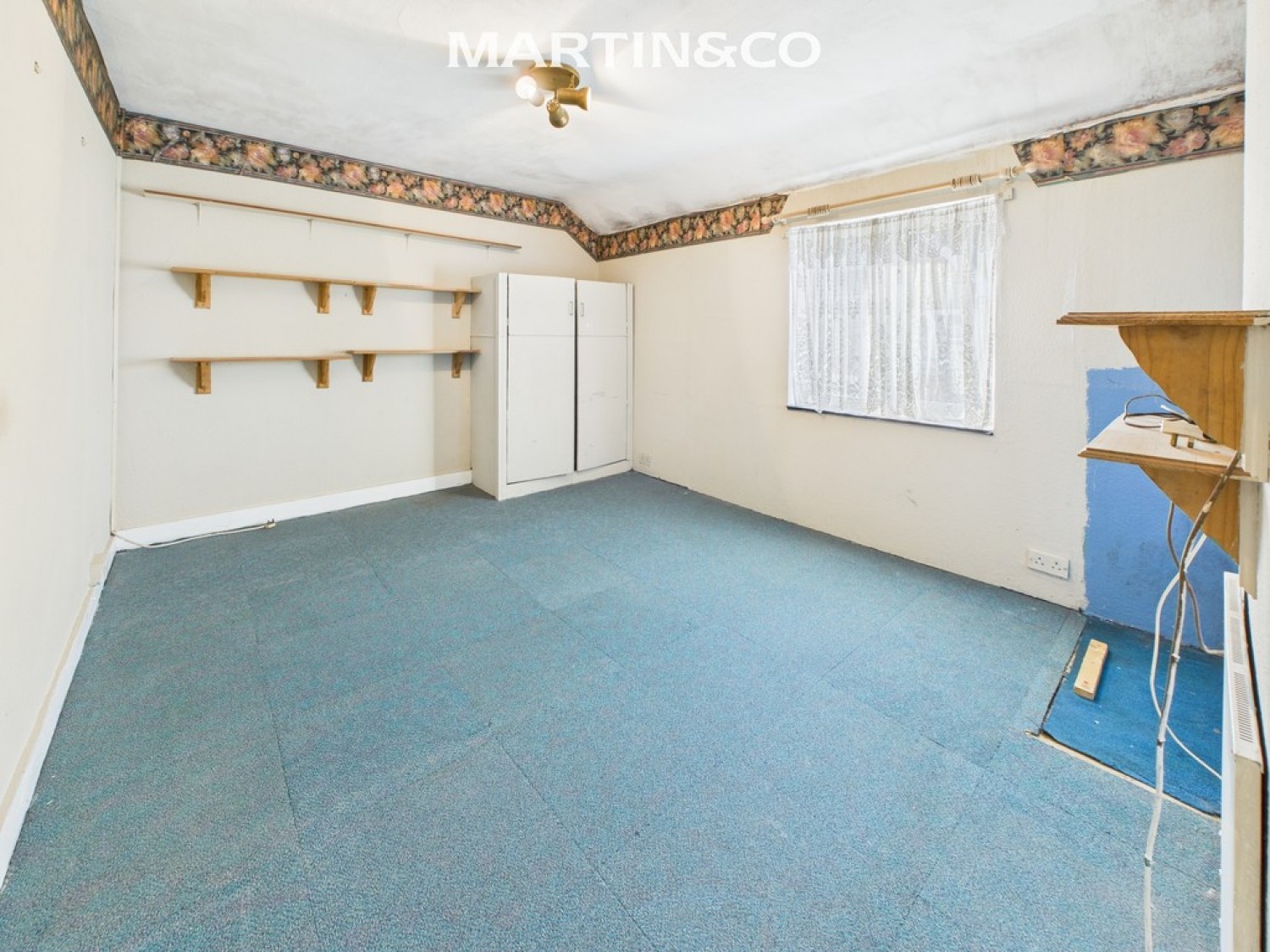 2 bedroom House for Sale North Street, Egham