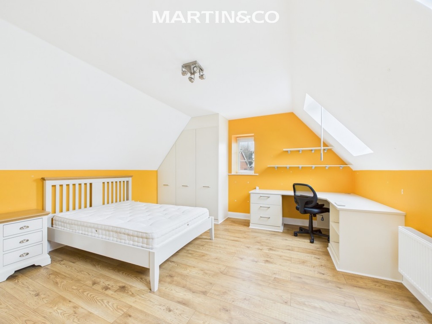 Brackendale Close, Englefield Green