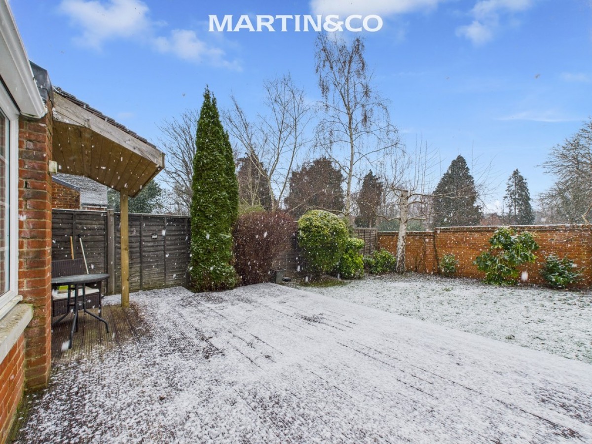 Brackendale Close, Englefield Green