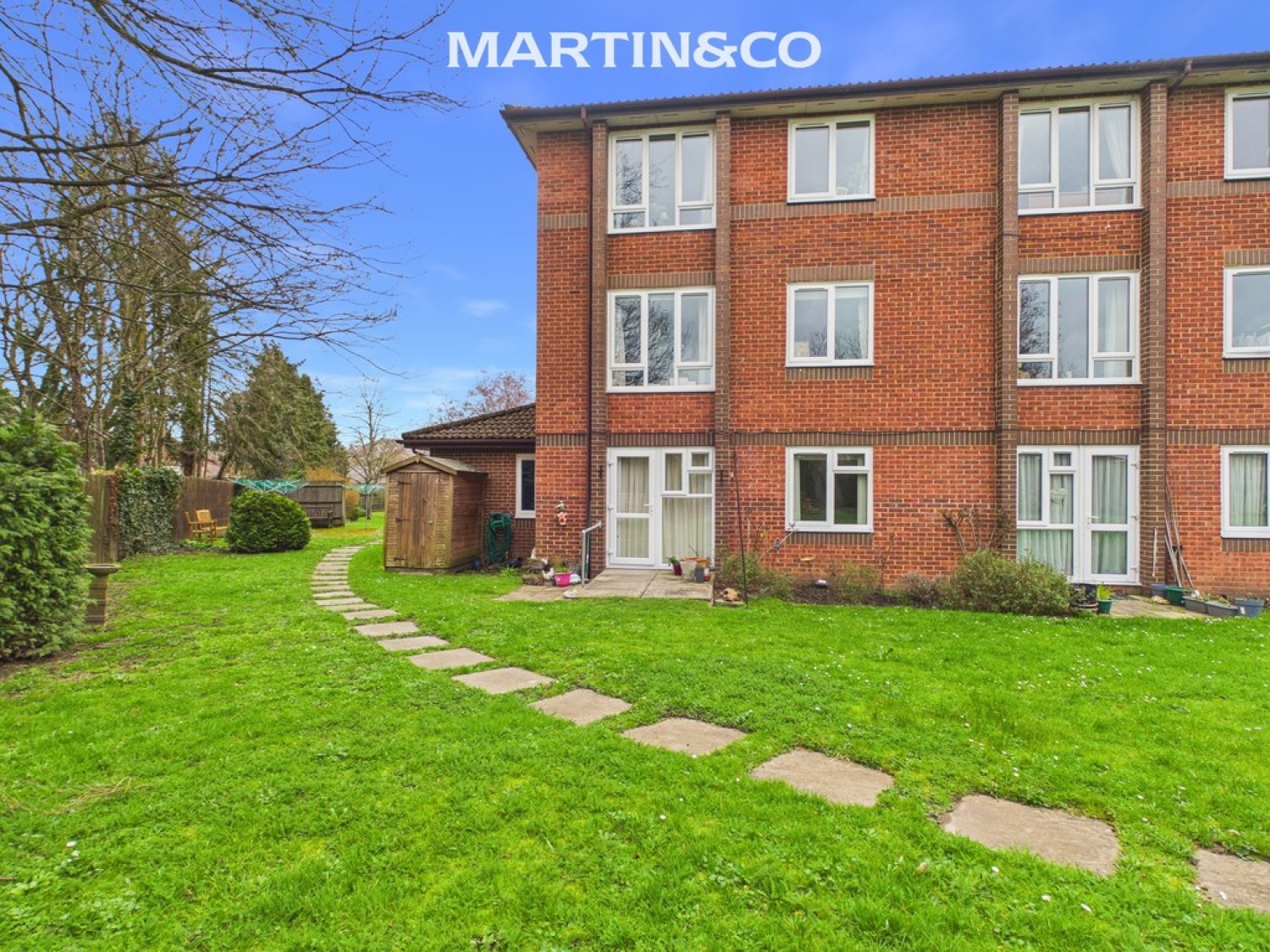 1 bedroom Flat for Sale Manor Farm Court, Egham