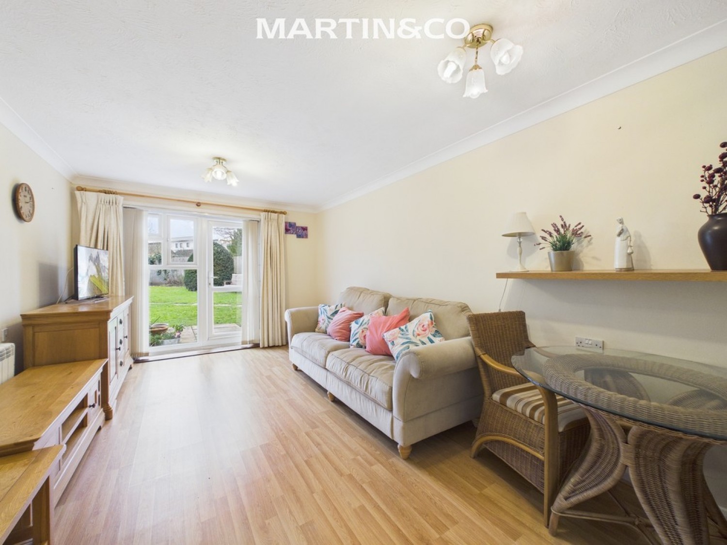 1 bedroom Flat for Sale Manor Farm Court, Egham