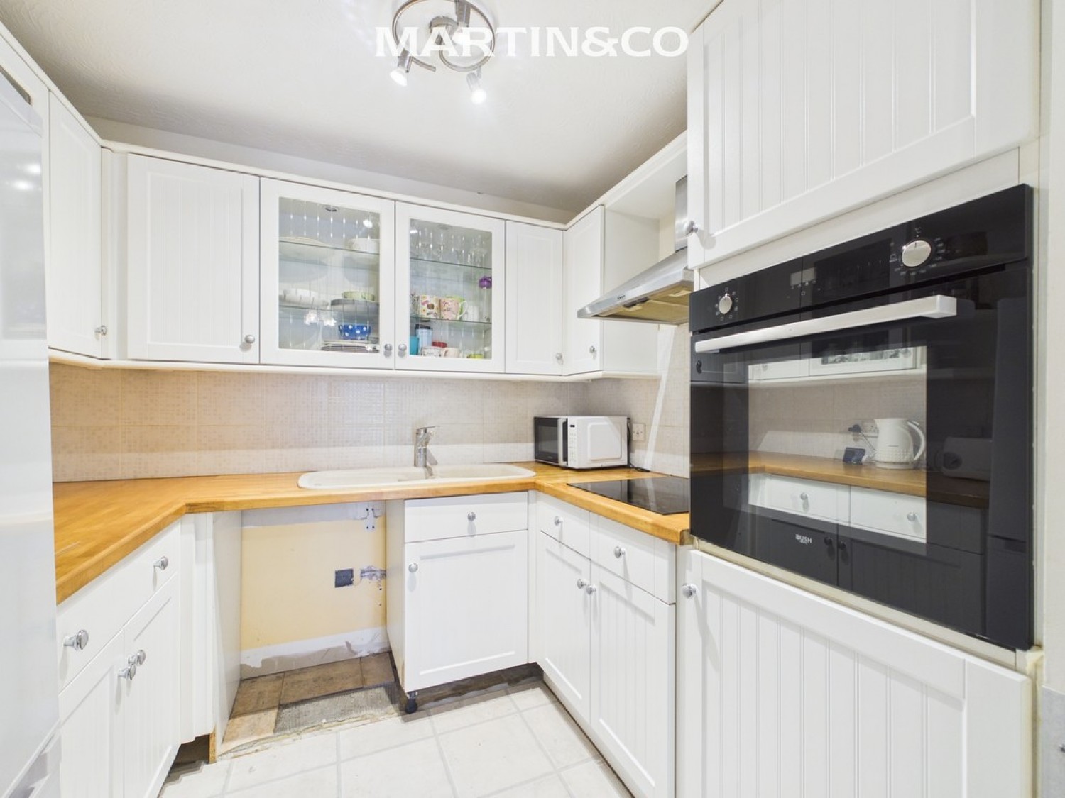 1 bedroom Flat for Sale Manor Farm Court, Egham