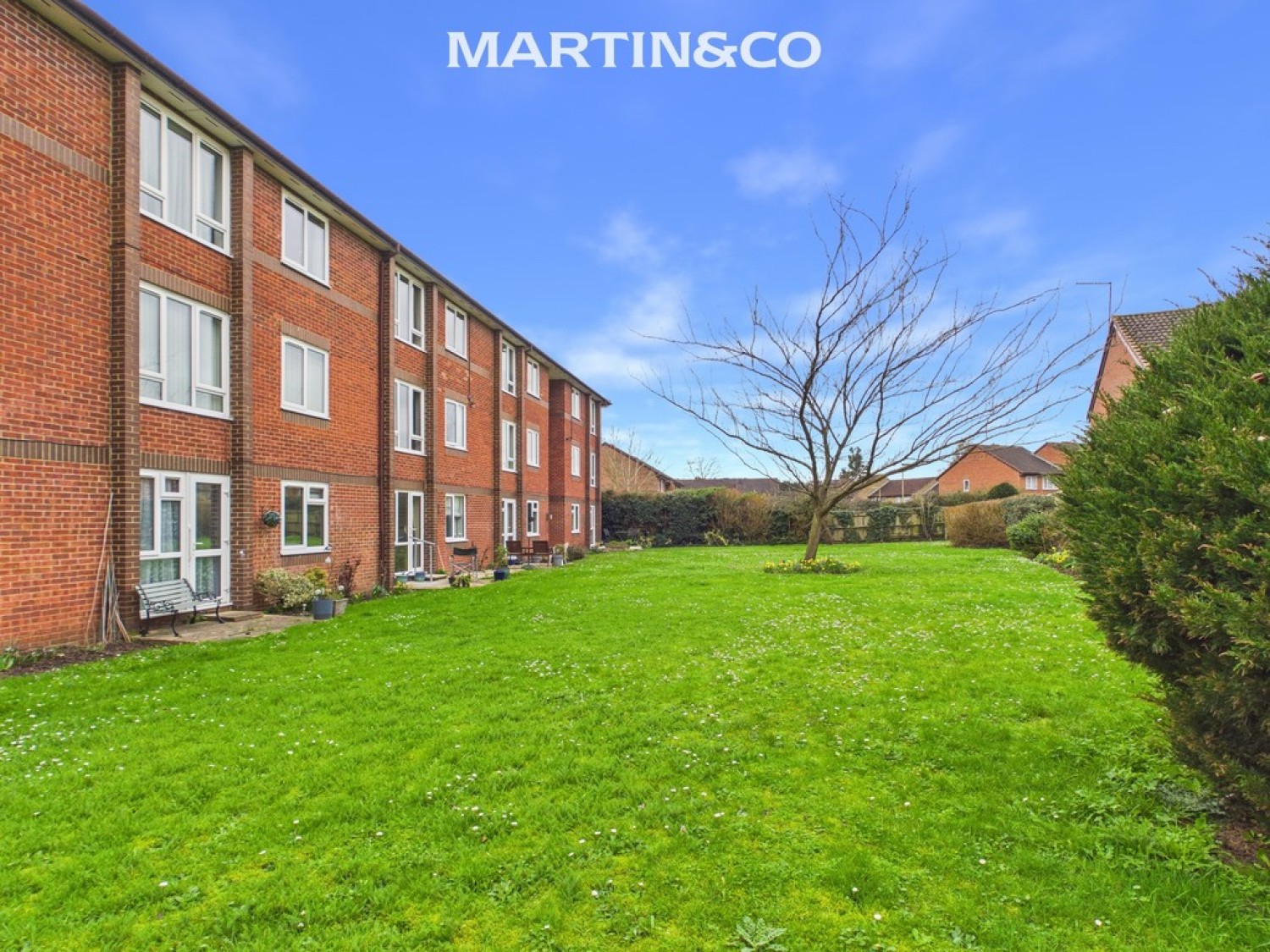 1 bedroom Flat for Sale Manor Farm Court, Egham