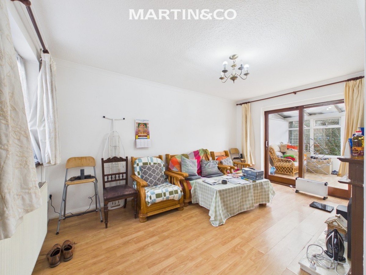 Gloucester Crescent, Staines