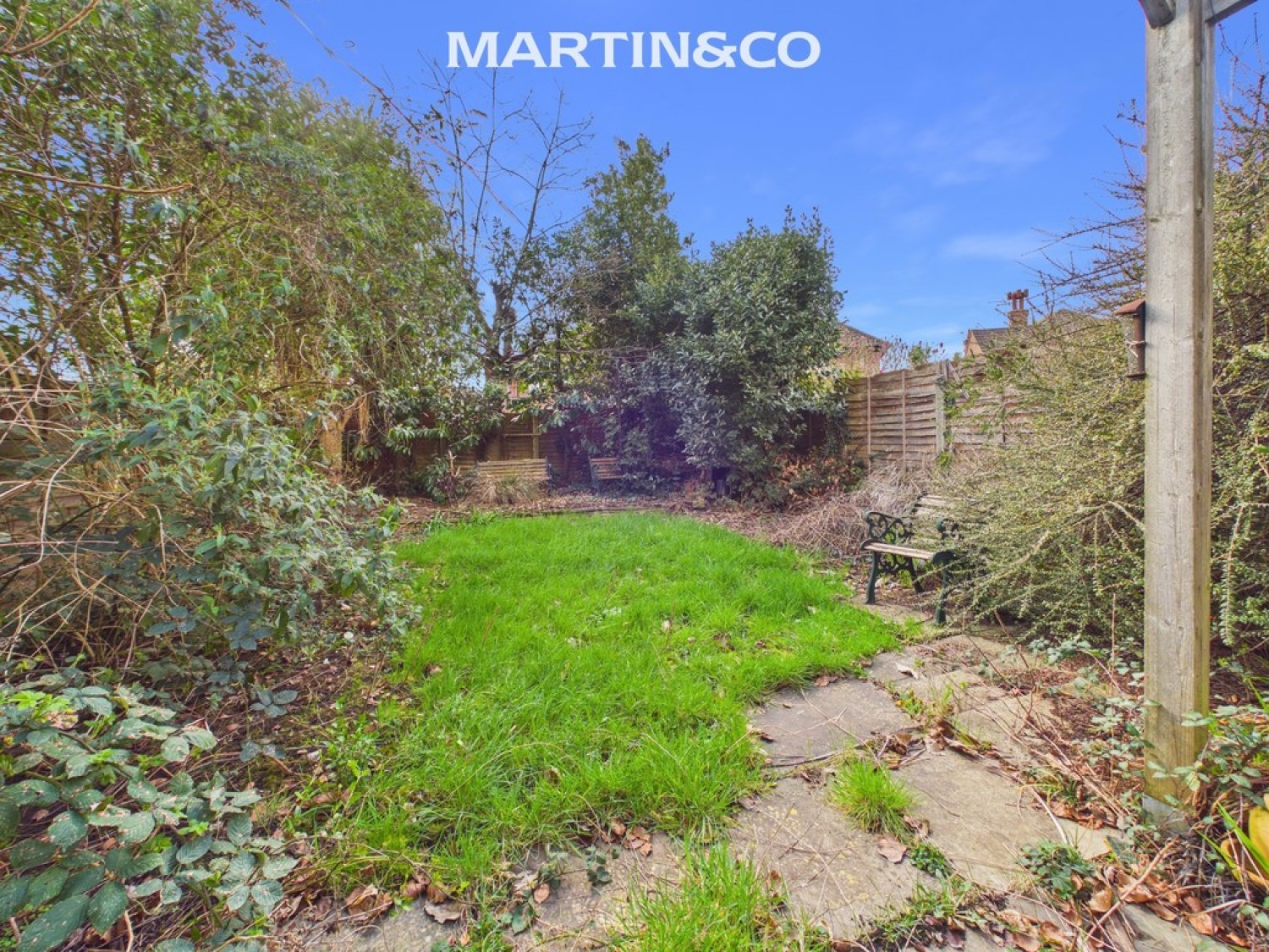 2 bedroom House for Sale Gloucester Crescent, Staines