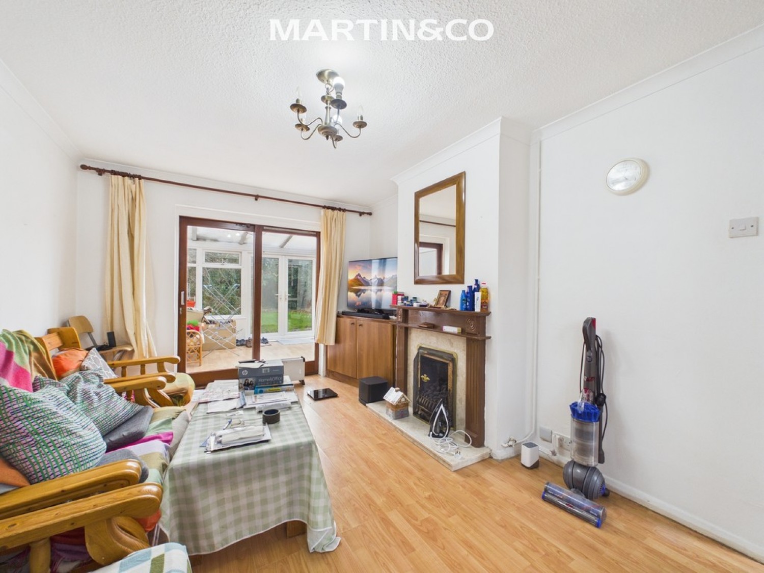 2 bedroom House for Sale Gloucester Crescent, Staines