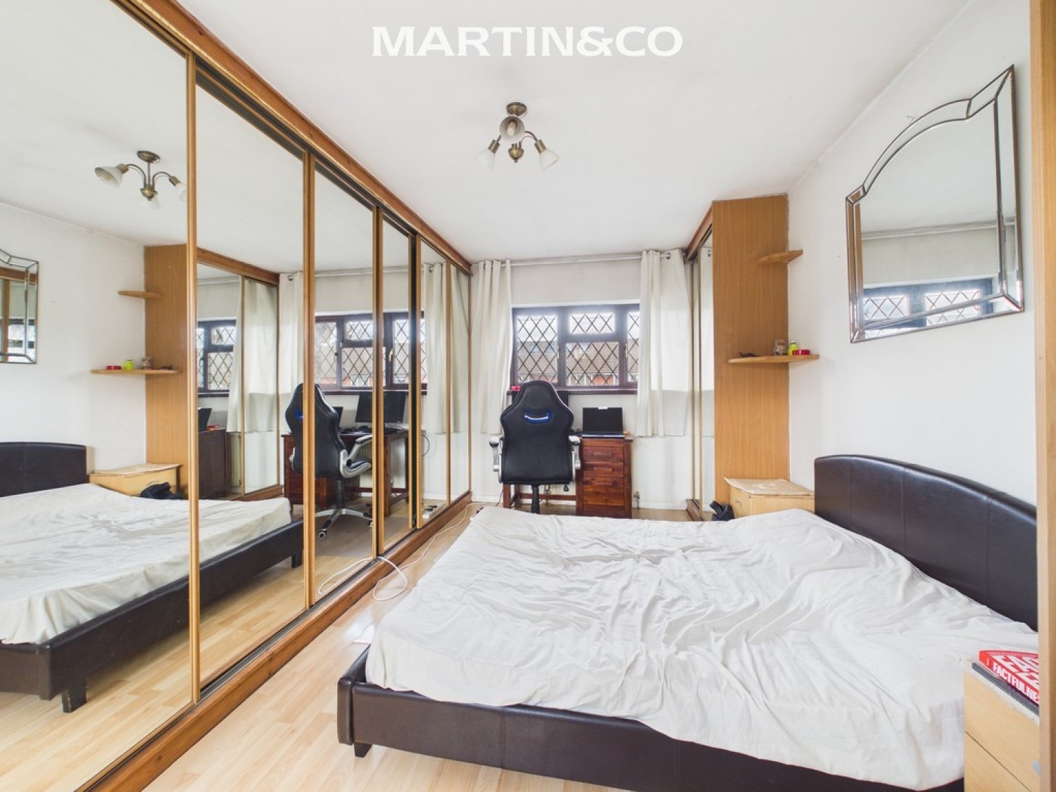 2 bedroom House for Sale Gloucester Crescent, Staines