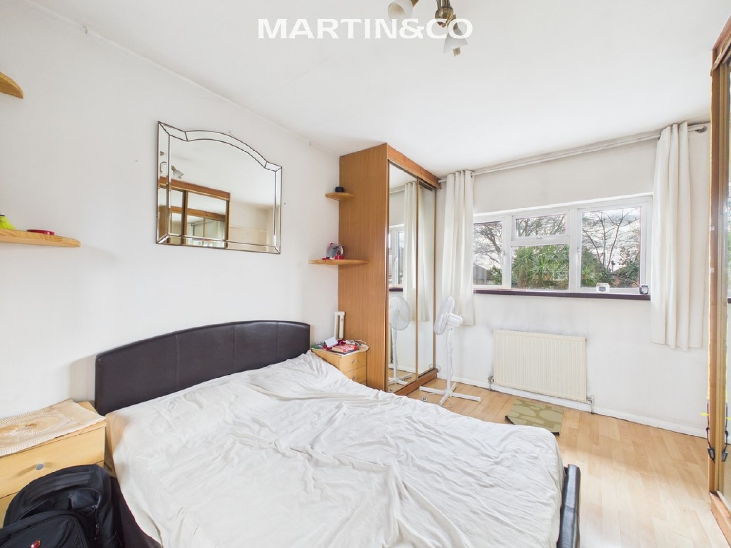 2 bedroom House for Sale Gloucester Crescent, Staines