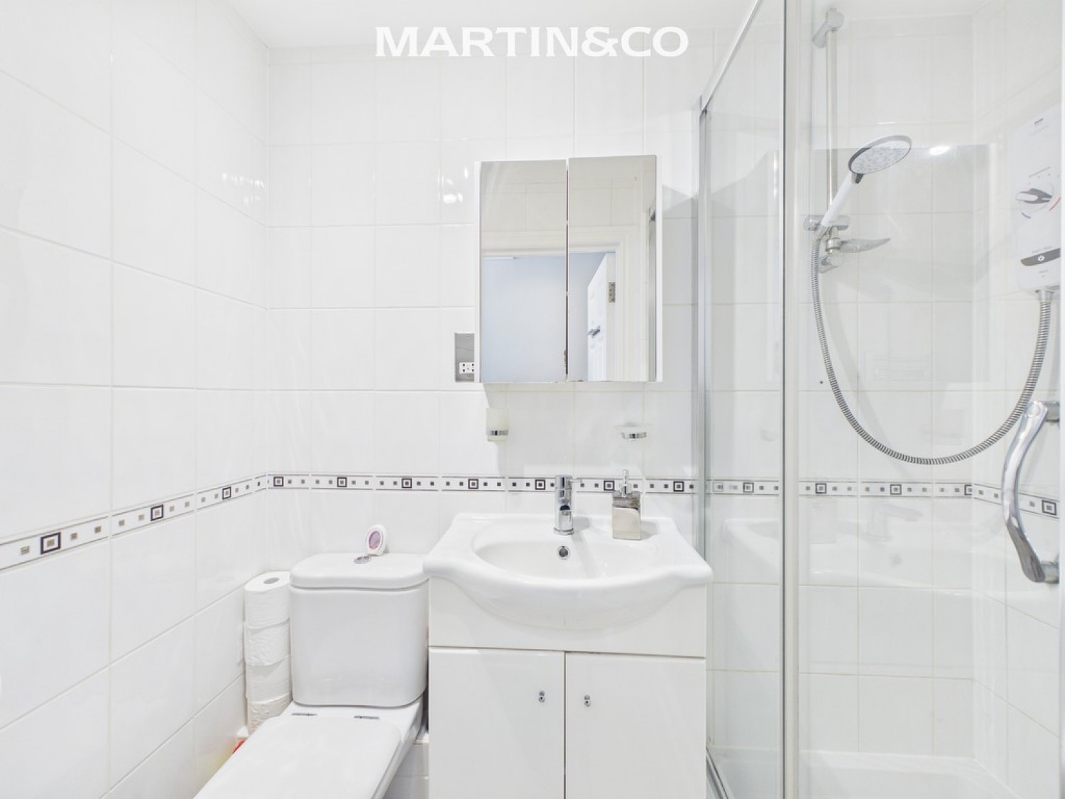 4 bedroom House for Sale Harcourt Close, Egham