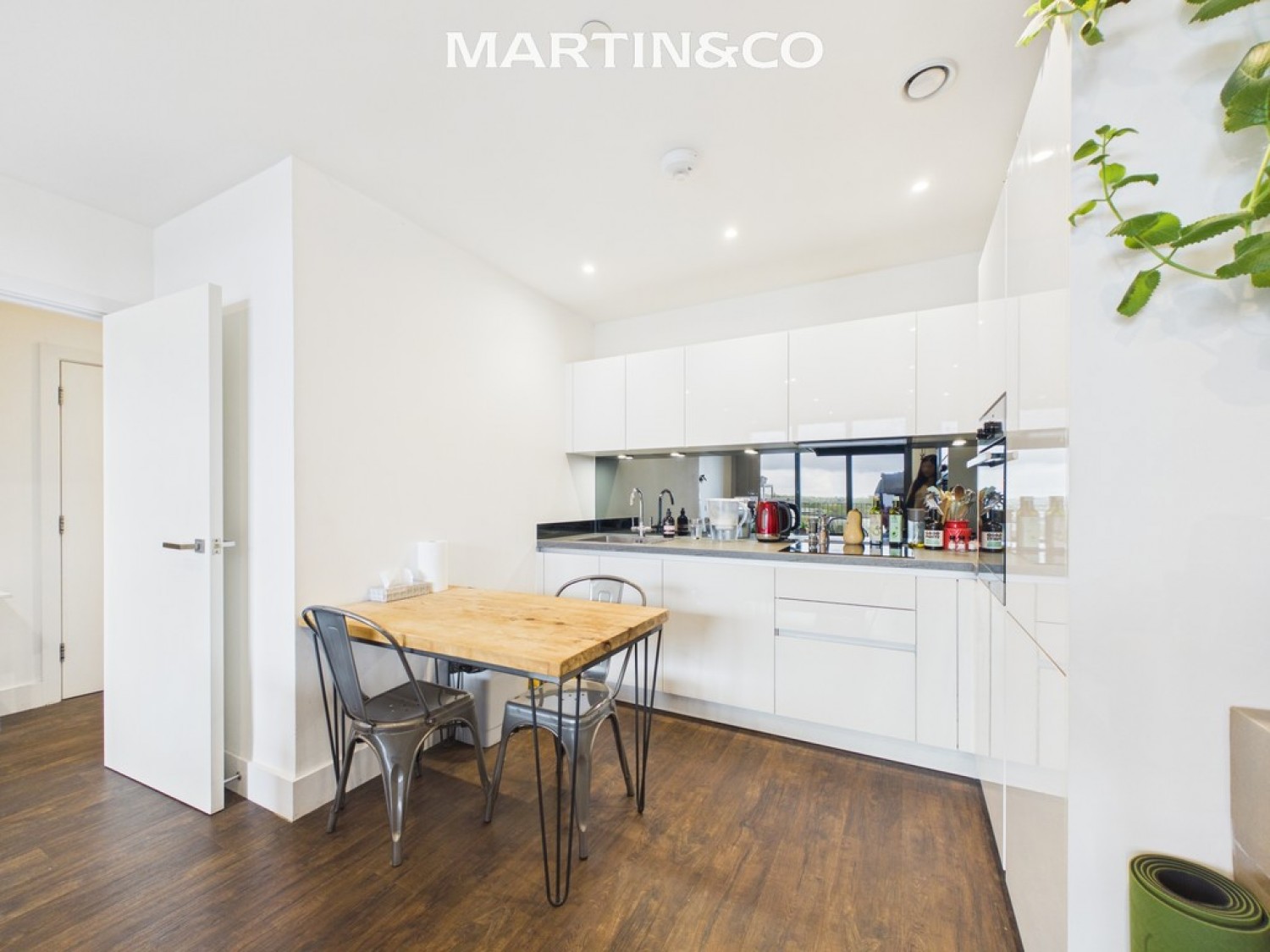 1 bedroom Flat for Letting High Street, Staines-upon-Thames