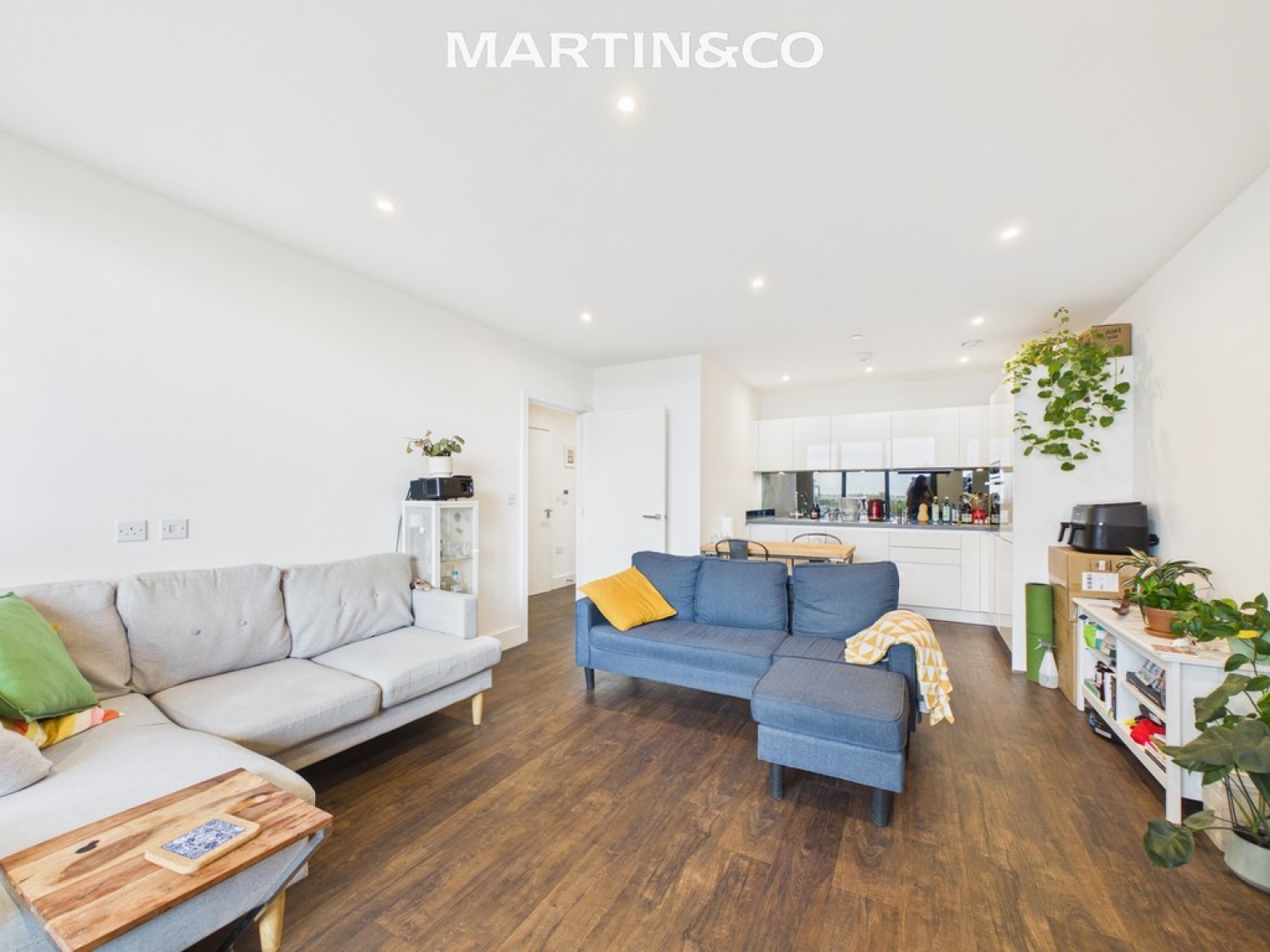 1 bedroom Flat for Letting High Street, Staines-upon-Thames