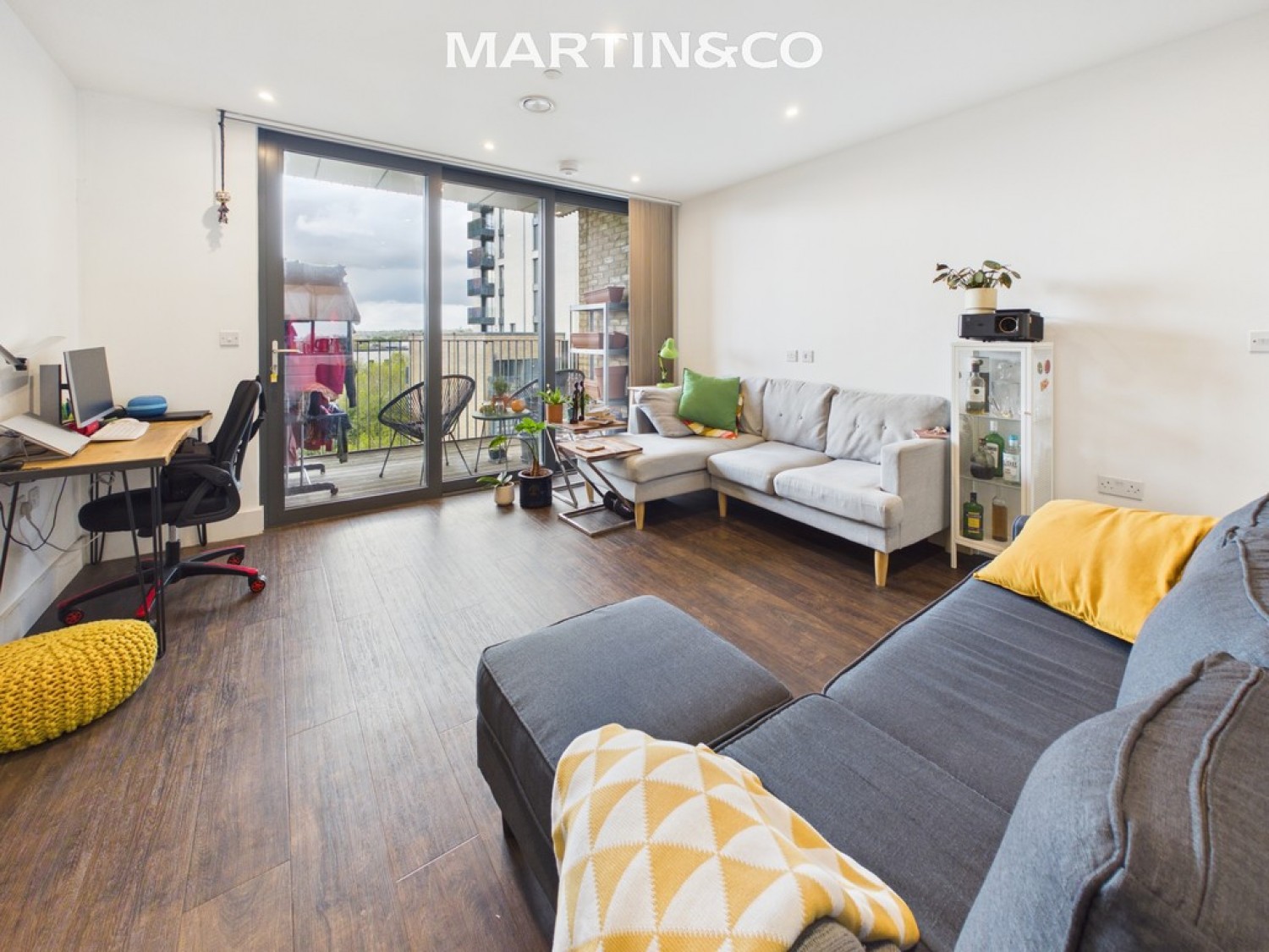 1 bedroom Flat for Letting High Street, Staines-upon-Thames