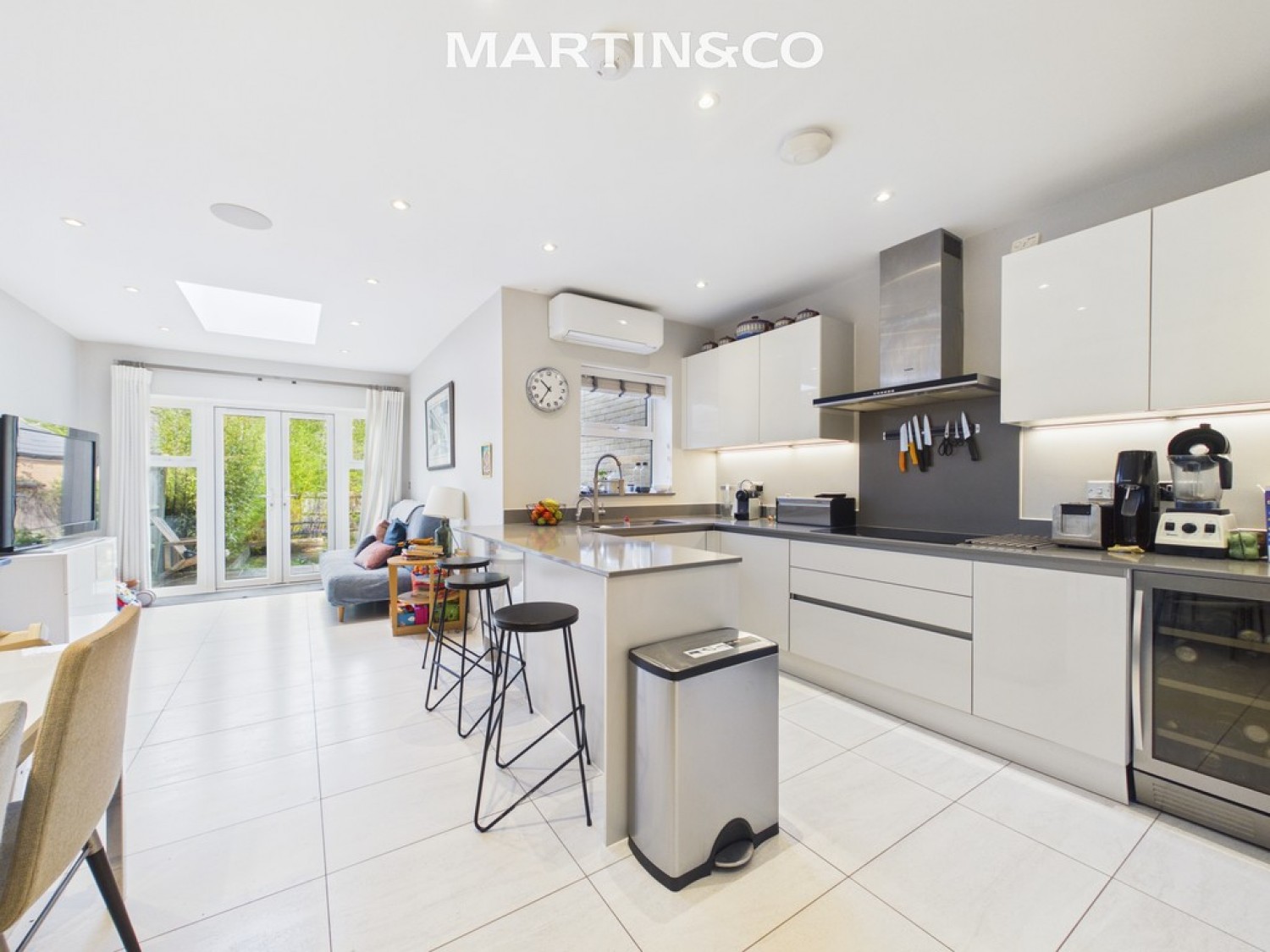 5 bedroom House for Sale Queenswood Crescent, Englefield Green