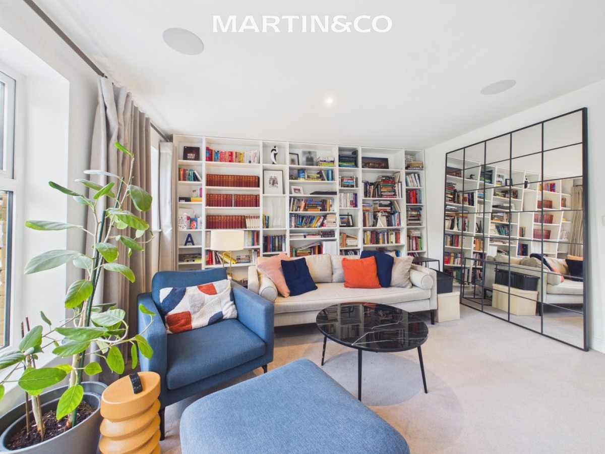 Queenswood Crescent, Englefield Green