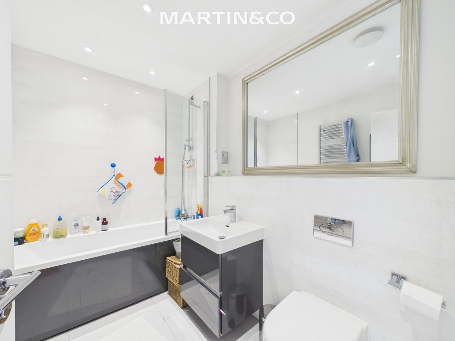 5 bedroom House for Sale Queenswood Crescent, Englefield Green