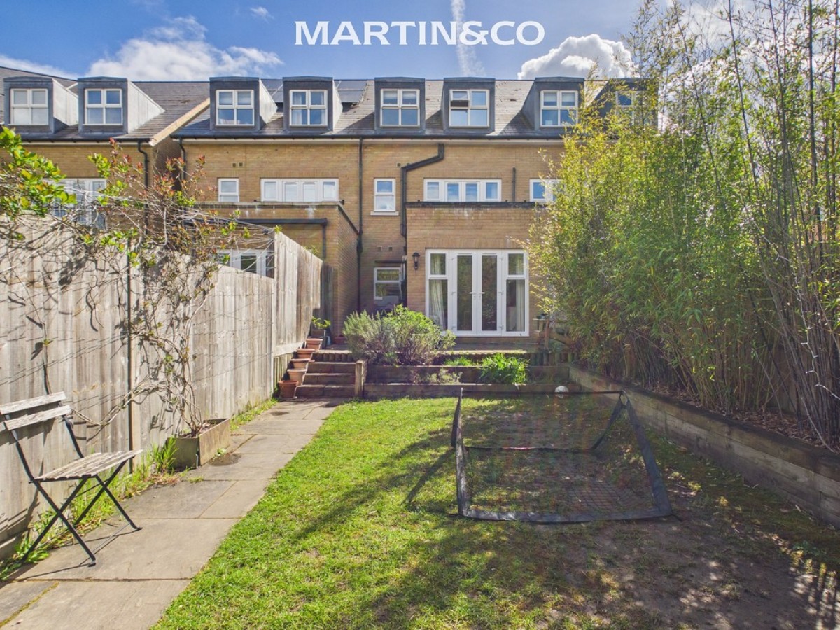 Queenswood Crescent, Englefield Green