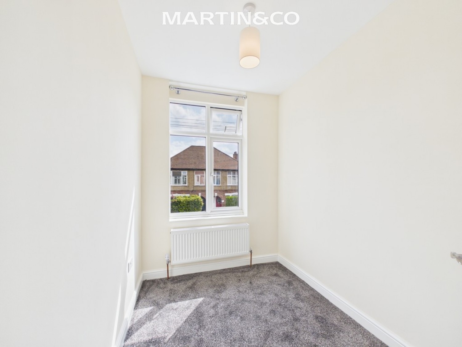 2 bedroom Flat for Letting Penton Avenue, Staines-upon-Thames