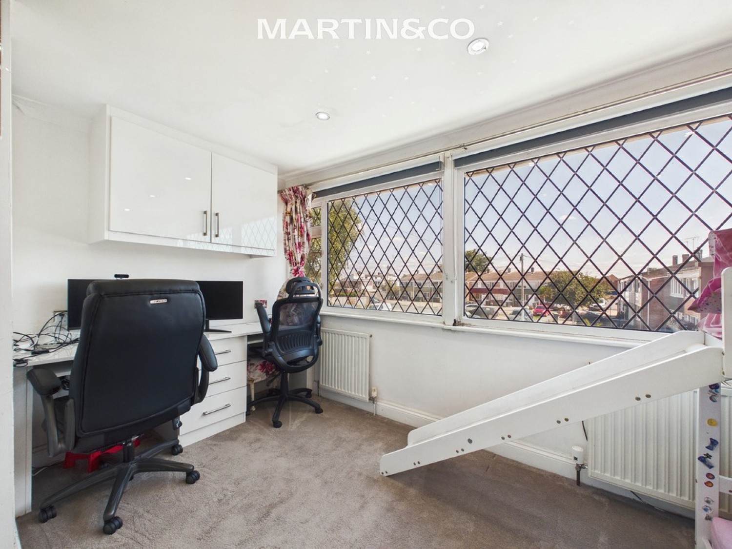 3 bedroom House for Sale Harcourt Close, Egham