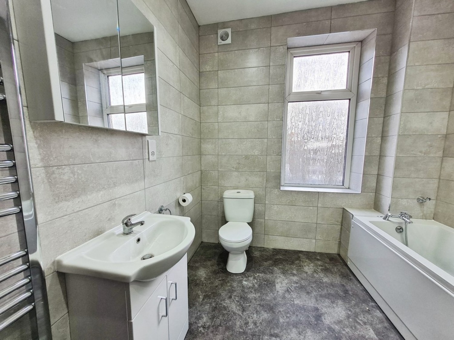 2 bedroom House for Letting Cowley Road, Rodley