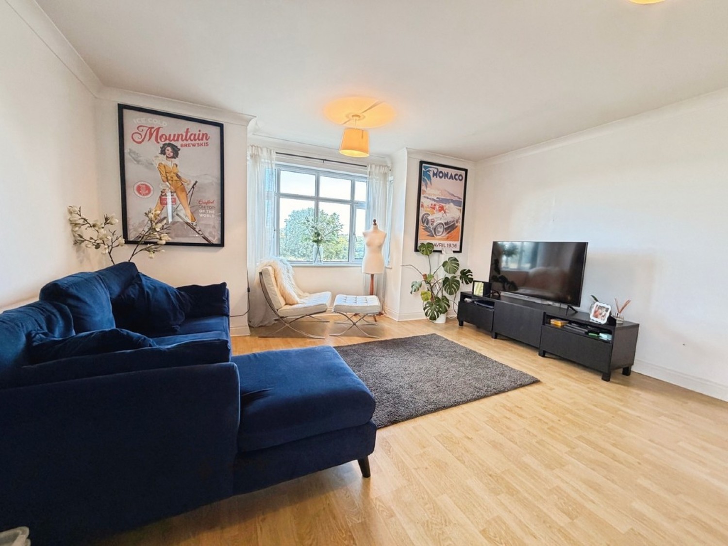 2 bedroom Flat for Letting Oaklands House, Rodley Lane