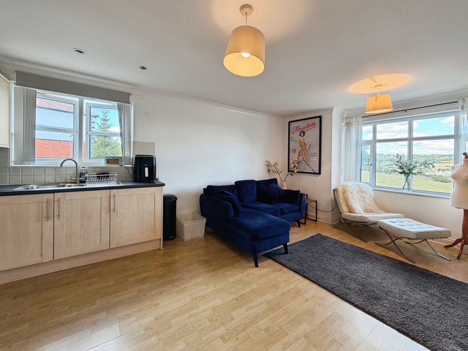 2 bedroom Flat for Letting Oaklands House, Rodley Lane