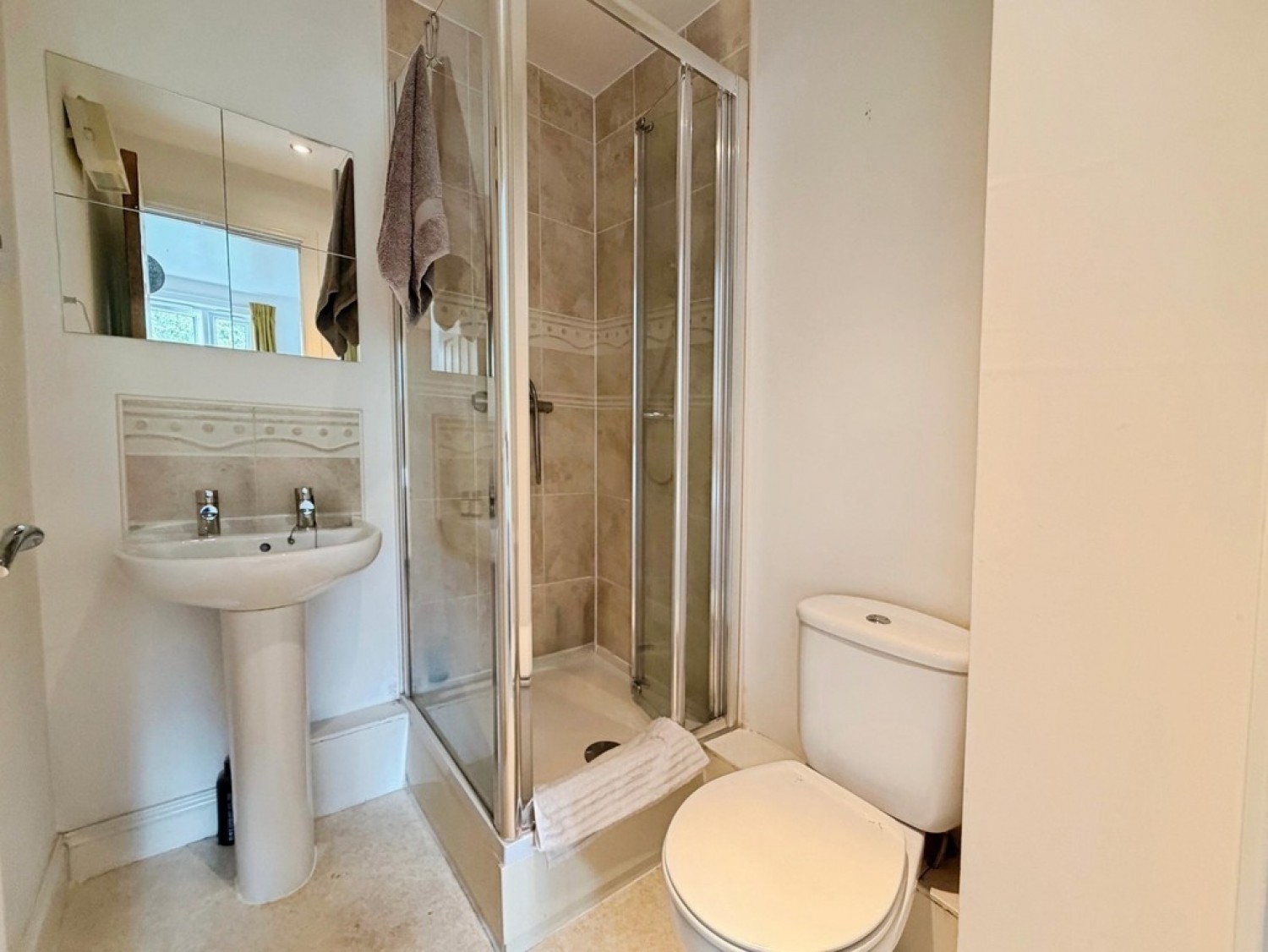 2 bedroom Flat for Letting Oaklands House, Rodley Lane