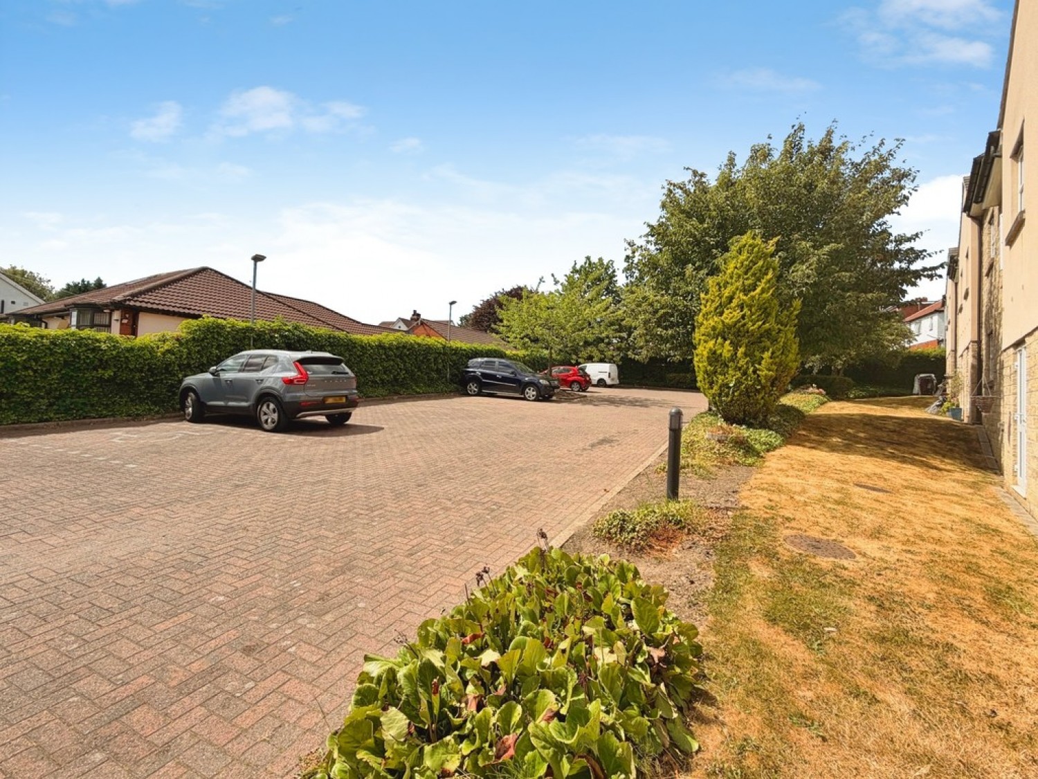 2 bedroom Flat for Letting Oaklands House, Rodley Lane
